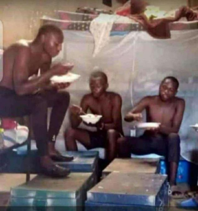 pharmacist_ug's tweet photo. @mkainerugaba Meanwhile me discussing with men how we shall spend some money from @mkainerugaba  long live sir https://t.co/wMX37miovF
