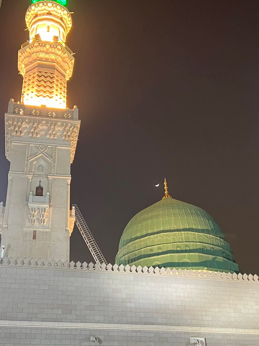 السلام علیکم ورحمتہ اللہ وبرکاتہ 
صبح بخیر زندگی 
مسکراہٹ وہ تجارت ہے جس میں کوئی سرمایہ نہیں لگتا. جس میں نفع ہی نفع ہے. لینے والے کیلئے بھی اور دینے والے کیلئے بھی، مسکراہٹ وقت نہیں لیتی لیکن اس کی یاد سالہا سال تک رہتی ہے۔