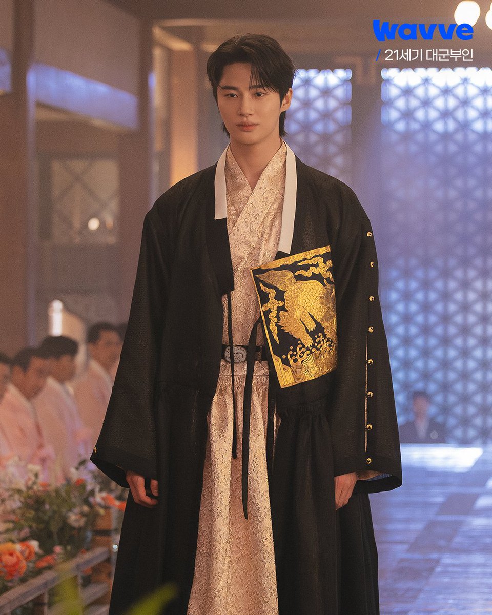 wavve_official's tweet image. 평민 출신 재벌 아이유x국민이 사랑하는 왕족 변우석
두 사람의 계약 결혼 커밍 순…!💖

[21세기 대군부인] 4월 웨이브 첫 공개!
JUST DIVE Wavve!🌊

#웨이브 #Wavve #21세기대군부인 #아이유 #변우석