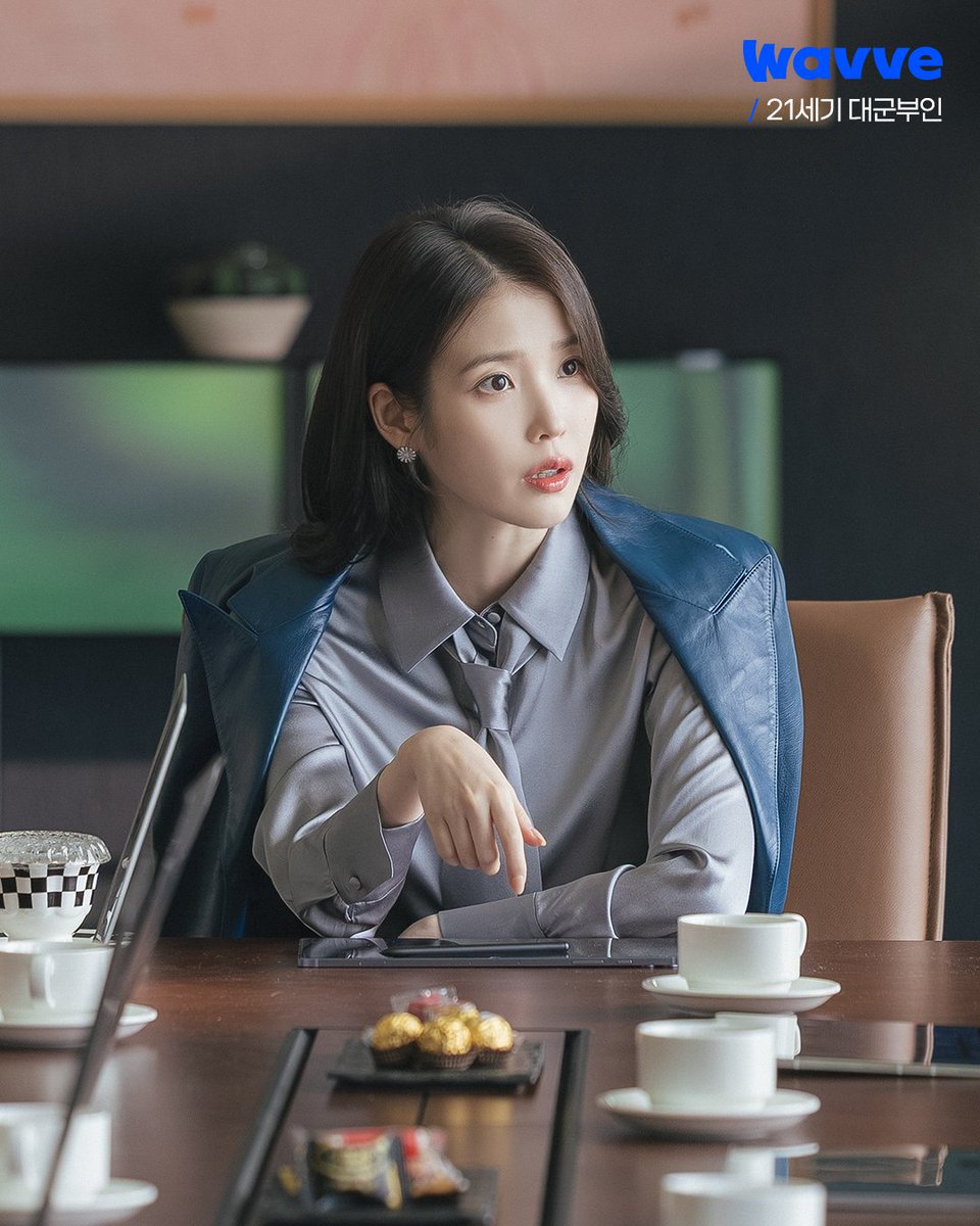 wavve_official's tweet image. 평민 출신 재벌 아이유x국민이 사랑하는 왕족 변우석
두 사람의 계약 결혼 커밍 순…!💖

[21세기 대군부인] 4월 웨이브 첫 공개!
JUST DIVE Wavve!🌊

#웨이브 #Wavve #21세기대군부인 #아이유 #변우석