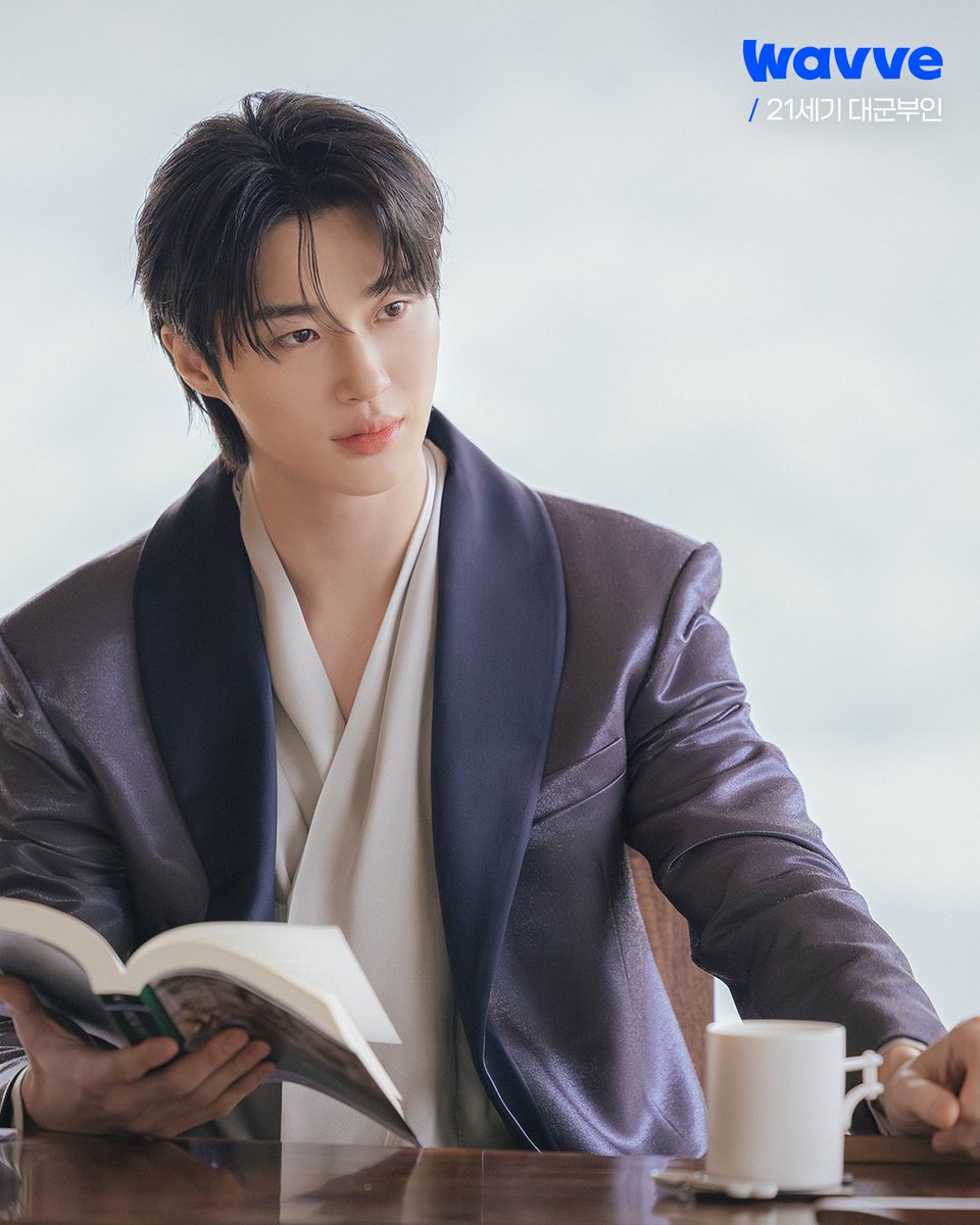 wavve_official's tweet image. 평민 출신 재벌 아이유x국민이 사랑하는 왕족 변우석
두 사람의 계약 결혼 커밍 순…!💖

[21세기 대군부인] 4월 웨이브 첫 공개!
JUST DIVE Wavve!🌊

#웨이브 #Wavve #21세기대군부인 #아이유 #변우석