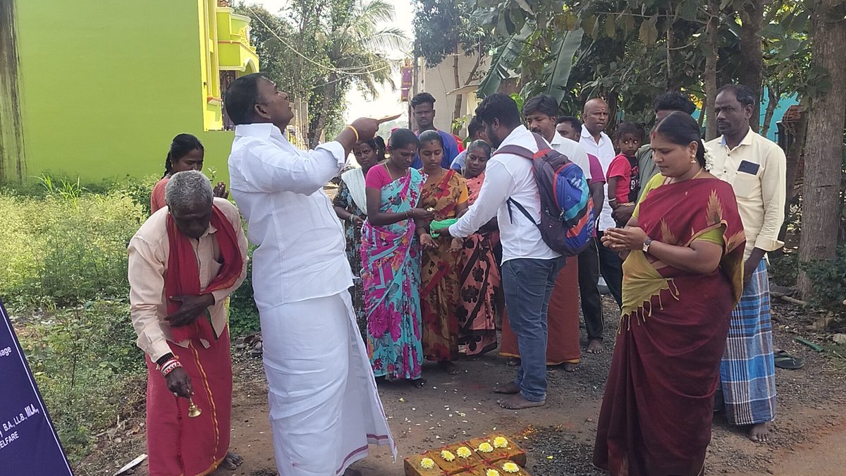 AKSaiJSaravanan's tweet photo. எனது ஊசுடு தொகுதிக்குட்பட்ட பிள்ளையார்குப்பம் மணியக்காரன் வீதிக்கு ரூ.9.10 லட்சம் மதிப்பீட்டில் தார் சாலை அமைக்கும் பணிக்கு அரசாணை பெற்று, அதற்கான பூமி பூஜை நிகழ்ச்சியில்  அதிகாரிகள் மற்றும் பொதுமக்களுடன் கலந்து கொண்டேன்.@BJP4Puducherry @mansukhmandviya @AmitShah https://t.co/IMvCbC9Pb1