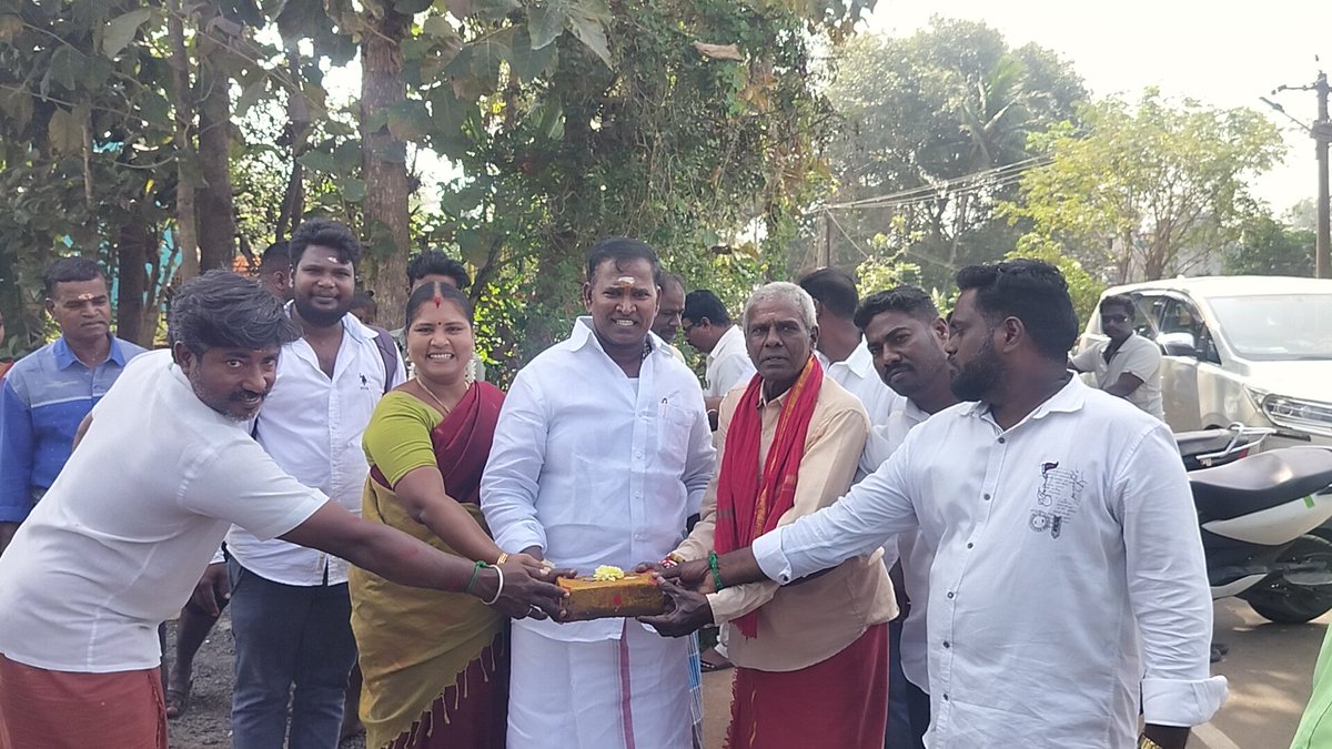AKSaiJSaravanan's tweet photo. எனது ஊசுடு தொகுதிக்குட்பட்ட பிள்ளையார்குப்பம் மணியக்காரன் வீதிக்கு ரூ.9.10 லட்சம் மதிப்பீட்டில் தார் சாலை அமைக்கும் பணிக்கு அரசாணை பெற்று, அதற்கான பூமி பூஜை நிகழ்ச்சியில்  அதிகாரிகள் மற்றும் பொதுமக்களுடன் கலந்து கொண்டேன்.@BJP4Puducherry @mansukhmandviya @AmitShah https://t.co/IMvCbC9Pb1