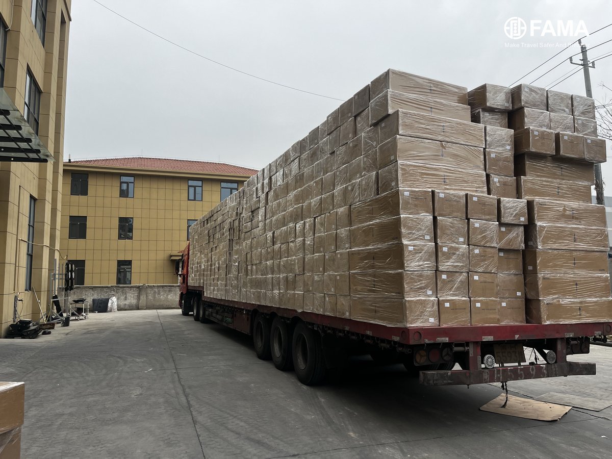 ledtrafficlight's tweet photo. Urgent shipment before holiday 😀 https://t.co/NWClTaIP3K