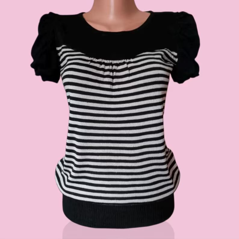 GoodVintageArt1's tweet photo. Y2K Striped Knit Top Black 🖤🤍 and Gray Puff Short Sleeve Vintage 2000s Cotton and Wool Blouse #StripedTop #KnitTop #Blacktot
https://t.co/GZAk12Raci https://t.co/AilHrz9A1p