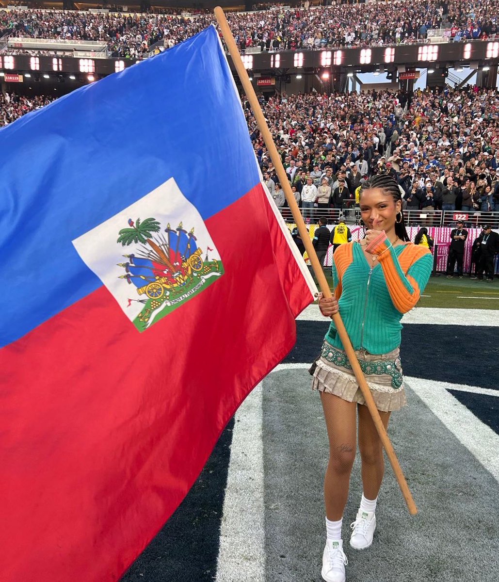 This is one of my favorite details from the halftime show: the ribbed knit top worn while waving Haiti’s flag was basically a quiet conversation with history.

It echoes photographer Jay Maisel’s Haiti, 1973 series, specifically the picture "Haiti No. 59". 

Maisel once said