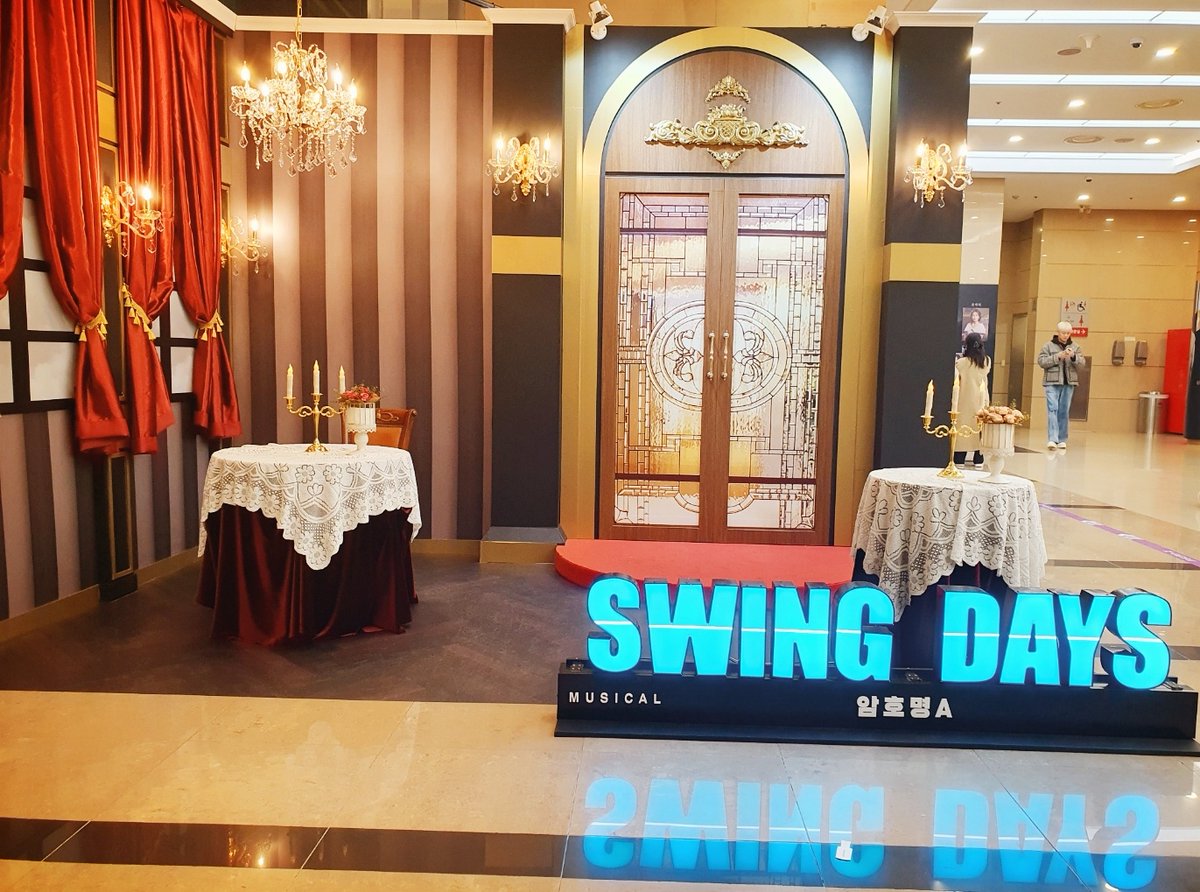 spikebebob's tweet photo. #스윙데이즈_암호명A #뮤지컬스윙데이즈_암호명A #뮤지컬스윙데이즈 #SwingDays

- '스윙'이 참 뜻이 많지.. 날개부터 댄스장르까지 기타 등등...그래서 처음엔 이게 뭘까, 살짝 고민하긴했는데..흠. 그런 '스윙'이었군. 그래 뭐, 그 흥겹고 즐거웠던 시절-을 추억하기엔 나름 이 만한 제목도 없다고 https://t.co/6Kzwx5ifL2