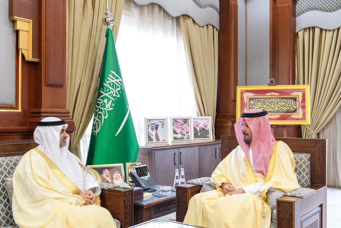 استقبل سمو أمير منطقة #المدينة_المنورة #سلمان_بن_سلطان  معالي وزير الصحة بعد تفقده المرافق الصحية بمنطقة #المدينة_المنورة استعدادا لشهر رمضان المبارك