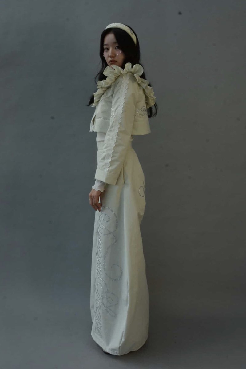 パンツのシルエットが可愛いの🥺
サイドとバックにストーン付いてるんだ〜♥️

#ななサク #東海被写体 #ポートレート