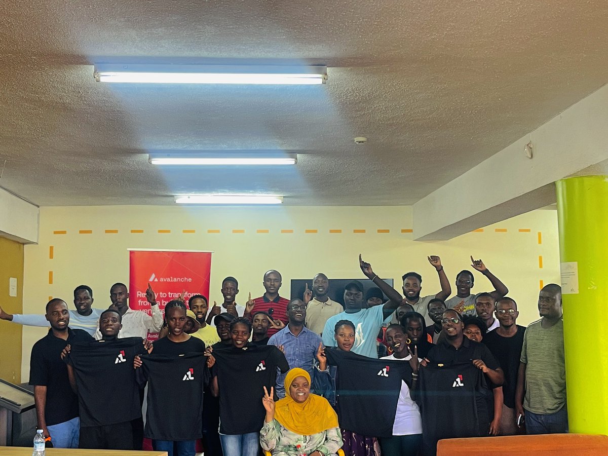 StudentOnchain's tweet photo. Highlights from the Build Games onboarding event in Uganda 🇺🇬 
Avalanche’s 6-week, $1M global builder competition, join Build games Apply here https://t.co/kiRWePINJS 
@AvaxAfrica https://t.co/NGWUqMaGFh