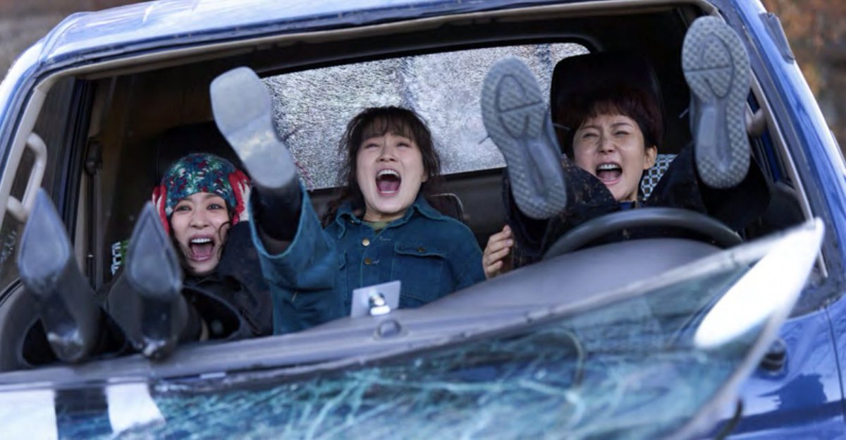 lilymelodies's tweet photo. Movie #Land Still Cut with Yum Jungah, Cha Jooyoung and #KimHyeyoon 🏦

Kim Doyeon is here!! 🤩 https://t.co/cCszj8EdCK