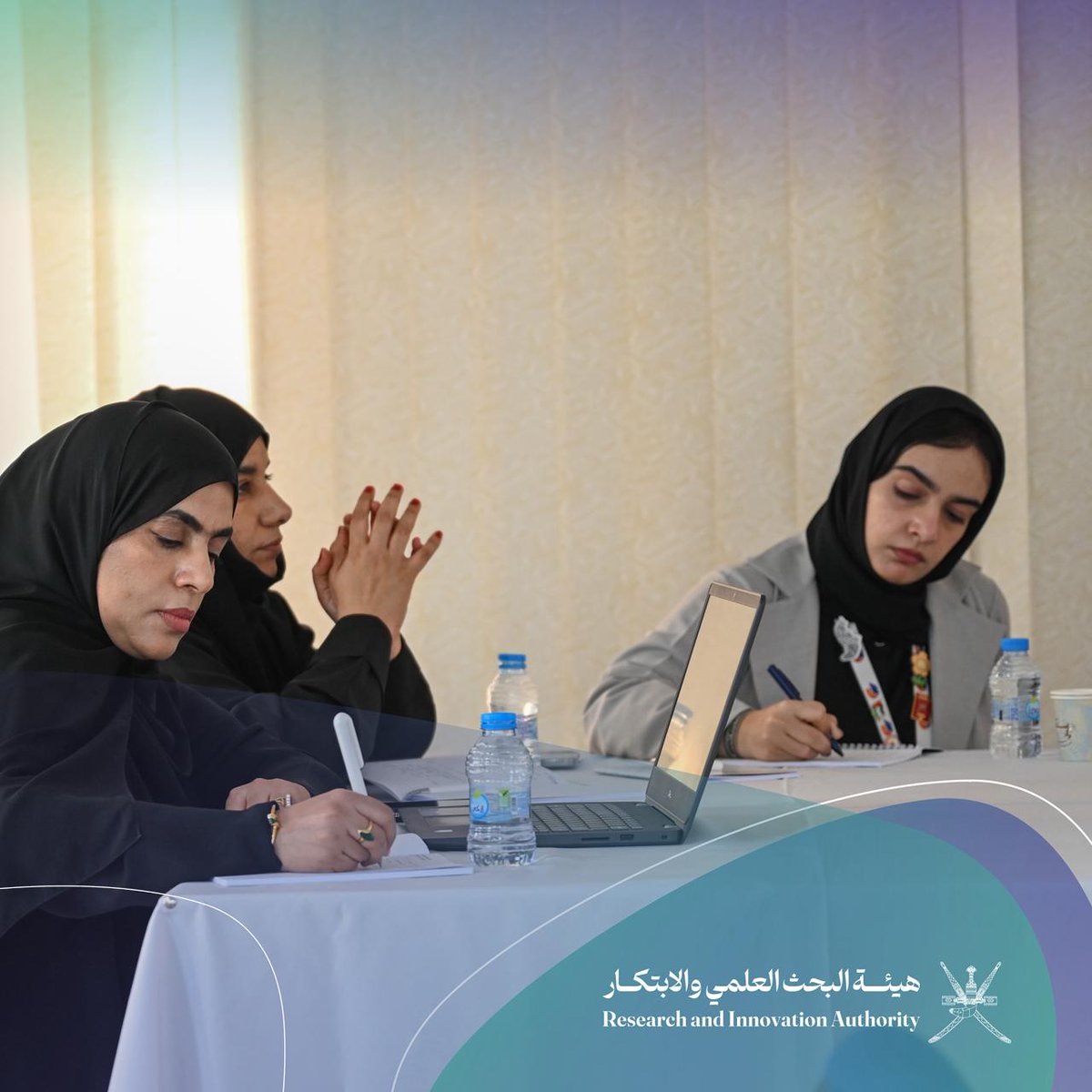 RIA_OMAN's tweet photo. بدعمٍ من #هيئة_البحث_العلمي_والابتكار، وبمشاركة 20 متدربًا، انطلق البرنامج التدريبي «تأهيل مختصي الابتكار في المؤسسات الأكاديمية لتحويل مشاريع الطلبة إلى شركات ناشئة» في الكلية العالمية للهندسة والتكنولوجيا، وذلك ضمن برنامج دعم الدورات التدريبية البحثية والابتكارية، ويستمر لمدة أربعة أيام.
ويهدف البرنامج إلى تمكين المشاركين من تطوير مشاريع الطلبة وتحويلها إلى شركات ناشئة ومبادرات ريادية قابلة للنمو والاستدامة.