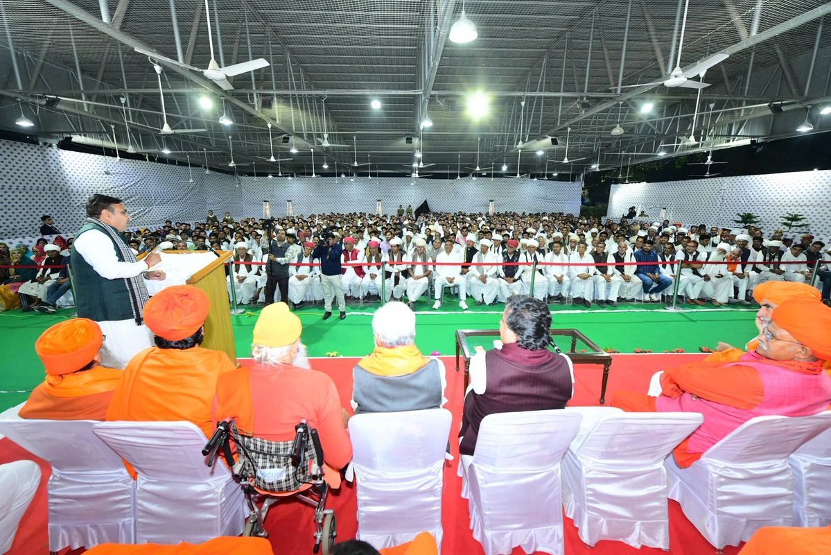 पहली बार आवाज़ सीधे सत्ता तक पहुँची,
समाज की पीड़ा अब शब्दों में नहीं, संवाद में सुलझी।
जो संतों को CM आवास तक ले जाए,
वही नेता कहलाए — KK बिश्नोई 🙏
#धन्यवाद_केके_विश्नोई
<a href="/kkvishnoibjp/">K.K.Vishnoi</a>
<a href="/OfficeOfKKV/">Office of K.K.Vishnoi</a> 
<a href="/BhajanlalBjp/">Bhajanlal Sharma</a>