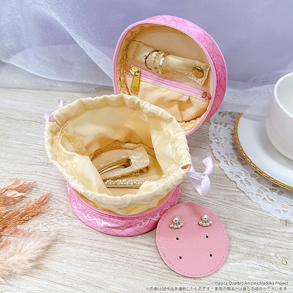 アニメイトオンラインで予約開始！

魔法少女まどか☆マギカ アクセサリーポーチ

ピアスホルダーも付属していてアクセサリーの持ち歩きに便利なポーチです。

2026/03/14 発売

j-hobby.net/mate/1527062.h…