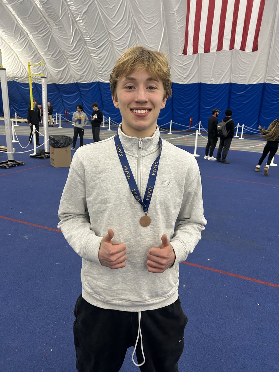Leo Klint is moving on!  Leo advances to Groups for the second year in a row, taking 5th in the 1600 at Sectionals!