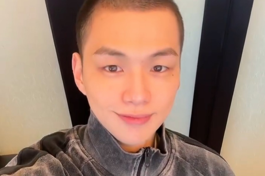 soompi's tweet image. #KangDaniel Shows Off New Buzz Cut As He Enlists In The Military Today
soompi.com/article/181818…