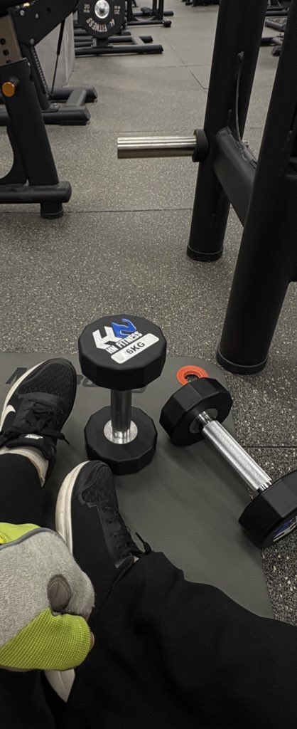 88_swyr's tweet photo. عشوائيّات اليوم اليوم ❣️!
طحنا الأرجل 🫣🏋️‍♀️ https://t.co/mImrPj0Cjp