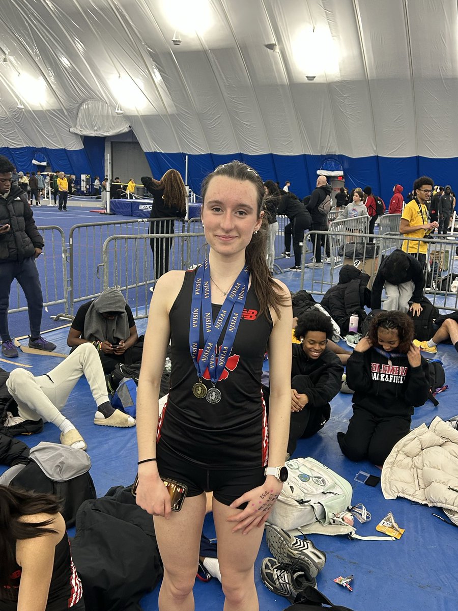 Keira Monagle is moving on!  A statement day for Keira at Sectionals, as she defended her 1600 title while also taking 2nd in the 800 to advance to Groups.  Her time of 5:03.30 set the next sectionals record!  Amazing performance Keira!