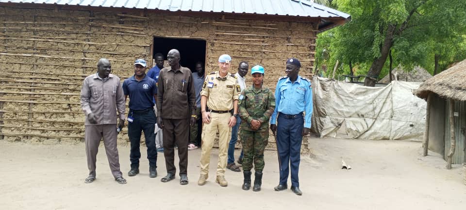 unmissmedia's tweet photo. Amidst military confrontations in Jonglei, #SouthSudan 🇸🇸, #UNMISS peacekeepers made the 186km journey to Duk Padiet, one of the worst affected areas, to assess the security situation and engage with communities caught up in the conflict.
Read more here: https://t.co/UPPgaozKNK
#A4P #InvestInPeace