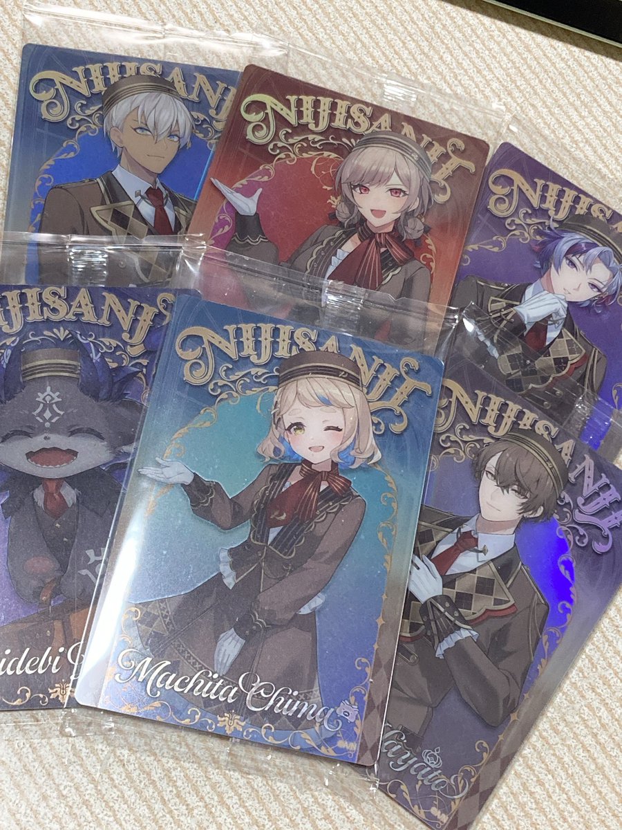 ウエハースとりあえず見つけた6個開封😌ちまちゃんデビ様来た〜また探そ｡･*･:≡(　ε:)