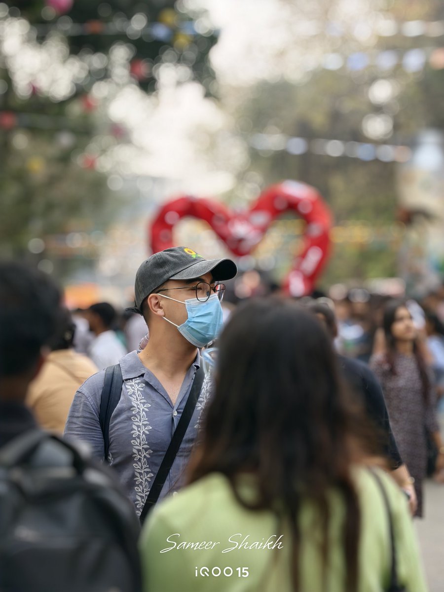 imsameershaikh_'s tweet image. Kala Ghoda Art Festival done right ✨
Art, streets, cameras, and a solid community energy. @IqooInd
Big thanks to everyone who was part of it 🤍
#KalaGhoda #Creators #iqoocommunity #kgaf 

To know the full story check out the community thread link below:
community.iqoo.com/in/thread/1376…
