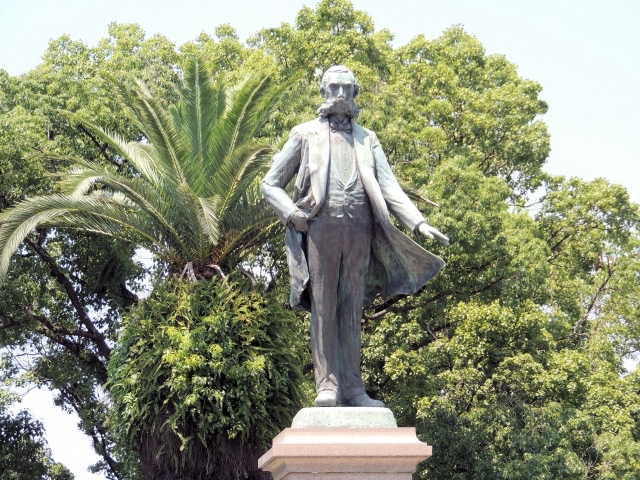 おはようございます☀️

私の志
【薩摩に住む人が平和に暮らし、未来に希望が持てる】を実現すべく、本日も鹿児島県から薩摩の魅力を発信🌿

📜 薩摩物語クイズ
この人物、誰でしょう？

幕末から明治にかけて活躍した薩摩出身の偉人。
西郷隆盛と並び、日本の近代化を強く推し進めた中心人物です。