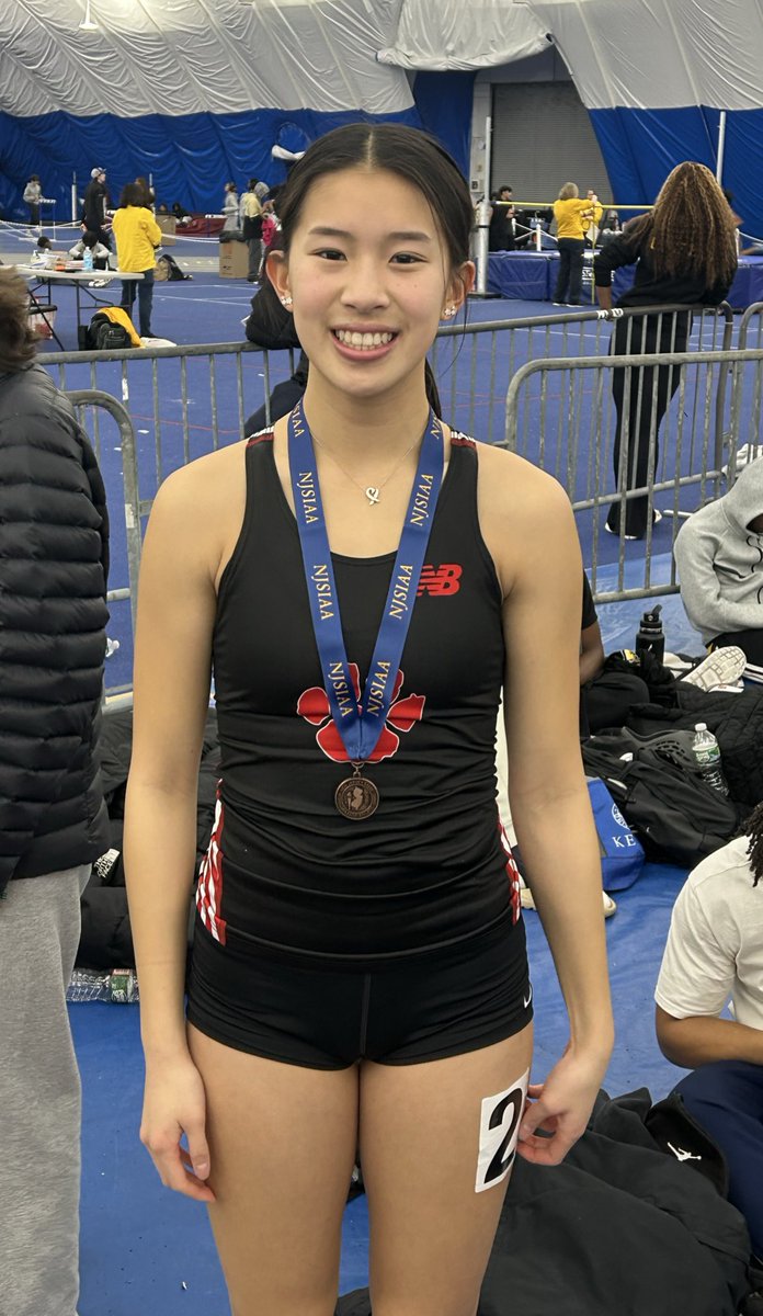 Sydney Kwan is moving on!  Sydney takes 6th in the 55 and helped the 4x4 advance!