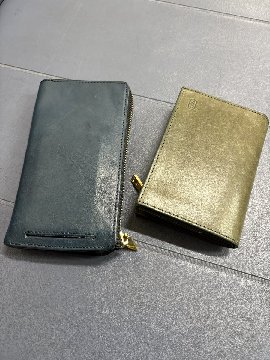 トイレでなくした財布、浅草警察署で受けとった。
場外馬券場で見つかったとのこと、馬券になったのだね、マイビッグキャッシュ。
カード類、いまさら出てきても…
PASMOとお店カードは嬉しい！
財布は蛙色を迎えてしまった、どっちを愛そう？
ご心配をおかけした方たち、すみませんでした！
（尾崎）