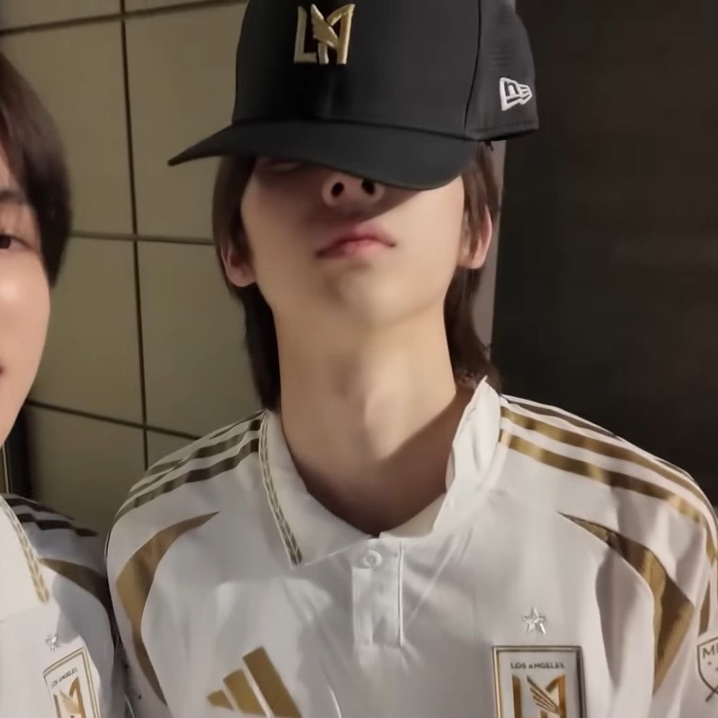 chortisol's tweet image. Teruslah kecil jangan besar