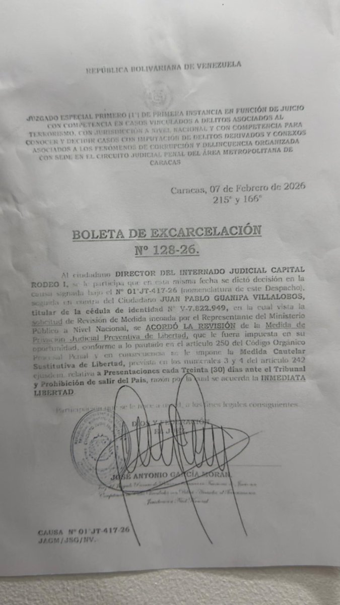BarbaraUSanz's tweet image. #Urgente || Aquí la boleta de excarcelación de Juan Pablo Guanipa.

Sus medidas cautelares eran:

1.- Presentación en tribunales cada 30 días
2.- Prohibición de salida del país 

Obviamente ninguna de las dos medidas fue incumplida.

La dictadura volvió a mentir al decir