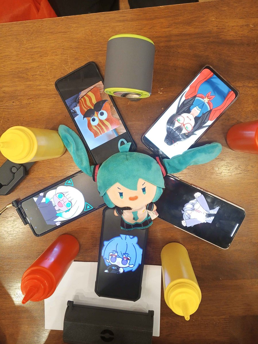 Did the VTuber thang with bacon friend, an alien, a duck, and a box

We also went bowling last weekend so that was fun lmao