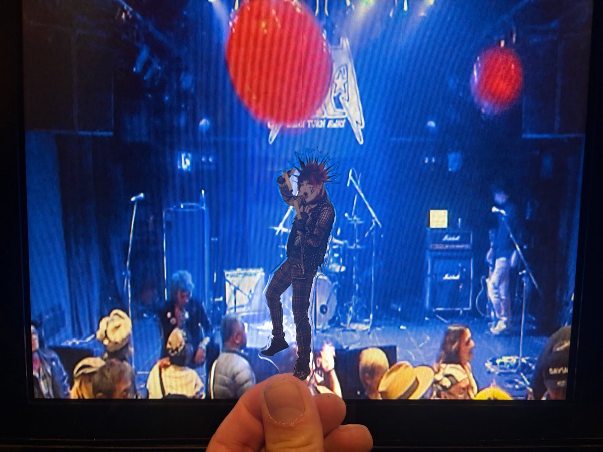 昨夜はDONT TURN AWAY、ツアーファイルを見に行ってきたズラ😄
さすがの圧巻のステージ❗️あっという間の時間だった‼️
ポケットに入れた小さなユダ様もノリノリ✨　

20周年おめでとうパァァァァンク💥