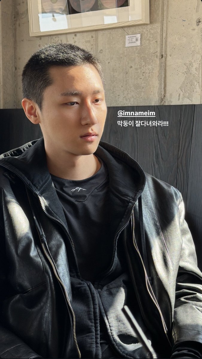 초딩이잖아요
초딩이 군대가면 안되는거잖아요