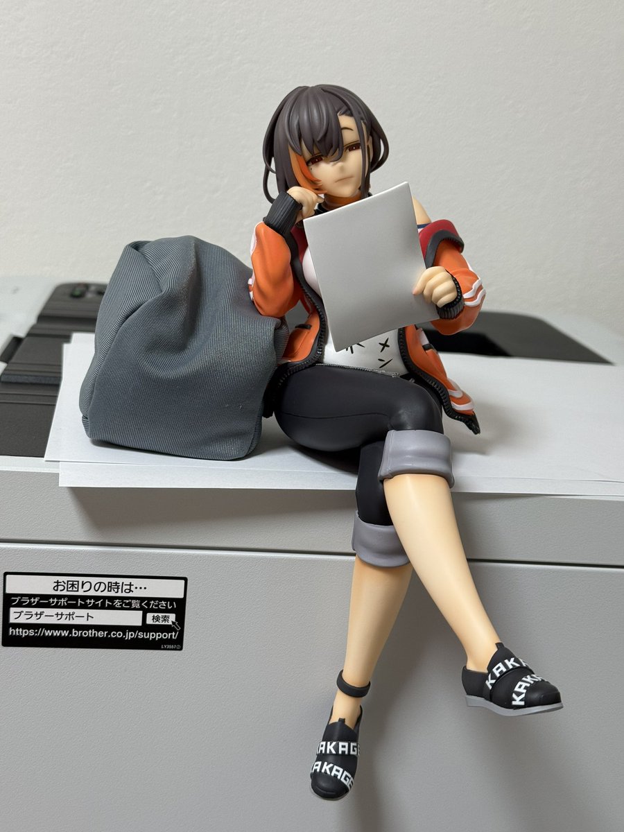 #WF2026W
 #かげこを化け物にしないで下さい

こちらのキットの遊び方を少しだけご紹介！

かげこちゃん単体で独立するように設計しておりますので椅子以外の物にも座ってくれます‼︎

クッションなどの小物と合わせて飾って頂けます‼︎