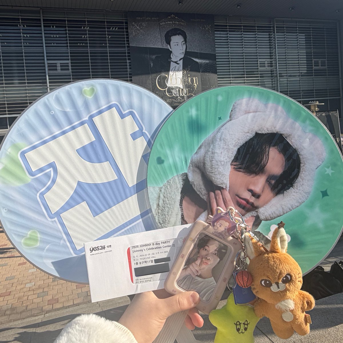 내사랑 쟈니야 생일축하해!!!
내가 우리 쟌이를 사랑하는 마음, 생일 축하해줄 힘, 온갖 응원도구, 인형 등 응원봉 빼고(? 다 챙겨왔어!!
있는 힘껏 생일 축하 해줄게!!
사랑해🖤🐈‍⬛🌻
#HAPPYJOHNNYDAY
#생일은_기회다_쟈니생축 
#ThirtyOneAndOnlyJohnnySuh