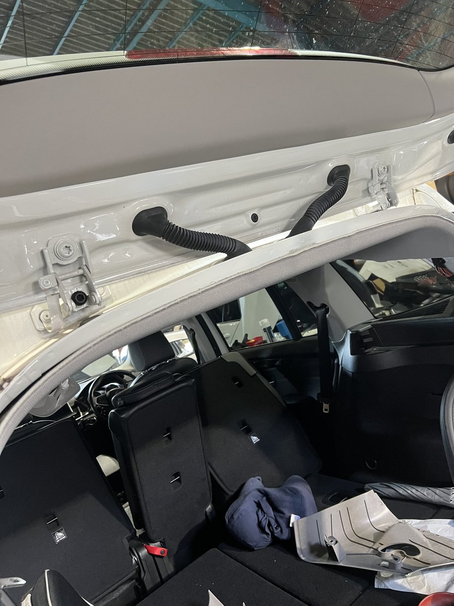 EUROStageTsune's tweet photo. BMWあるあるの218dグランツアラーのSOSバッテリー交換ですが…
ルーフを下ろして交換完了😂
診断機でフォルト消して再度診断かけて警告灯が消えたの確認したので無事に完成です🎊
#EUROStage #VW #Audi #BMW #218d #岡山県 #倉敷市 https://t.co/thmzvdK6At