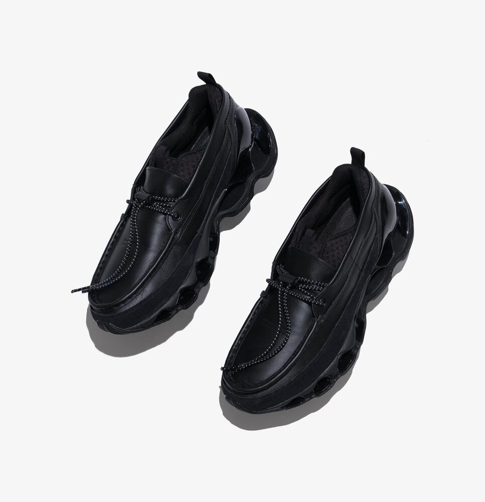 ミズノ“モカシン風”スニーカー「ウエーブ プロフェシー モック