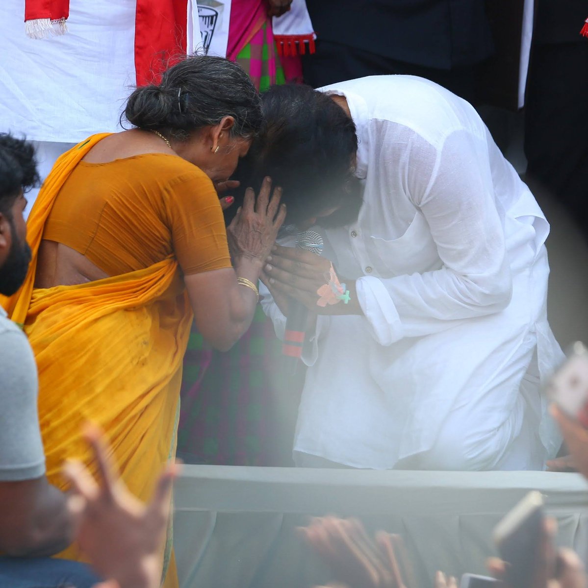 Satish_TSN's tweet photo. We miss you Ammamma 🖤🪔
@PawanKalyan @TrendPSPK 
@PawanismNetwork https://t.co/PSxU4frVNY