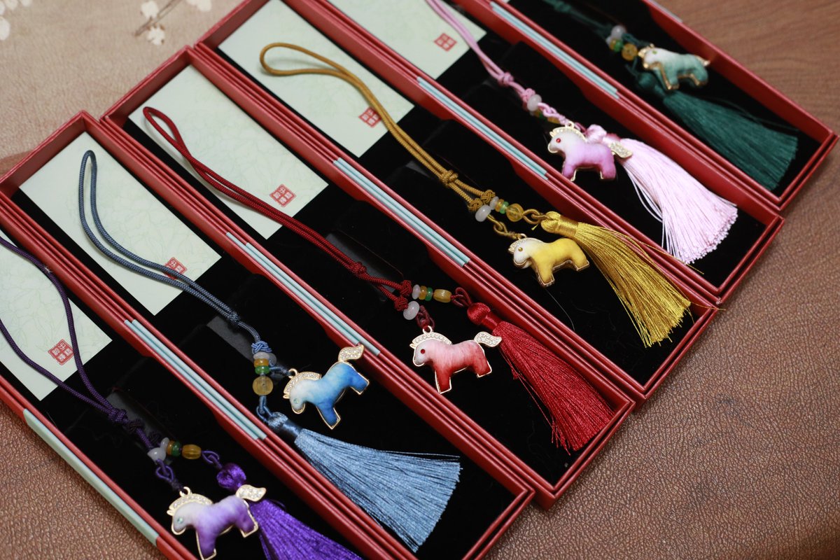 FreshChangan's tweet photo. 2026 is the Chinese #YearOfTheHorse. Artisans turn cotton wadding into lifelike horses using the intangible cultural heritage of Cotton Floss Art. May this gentle cotton horse bless you with a wonderful year ahead! #SpringFestivalGifts #SeekingHorseInChina https://t.co/s0kHoycErX