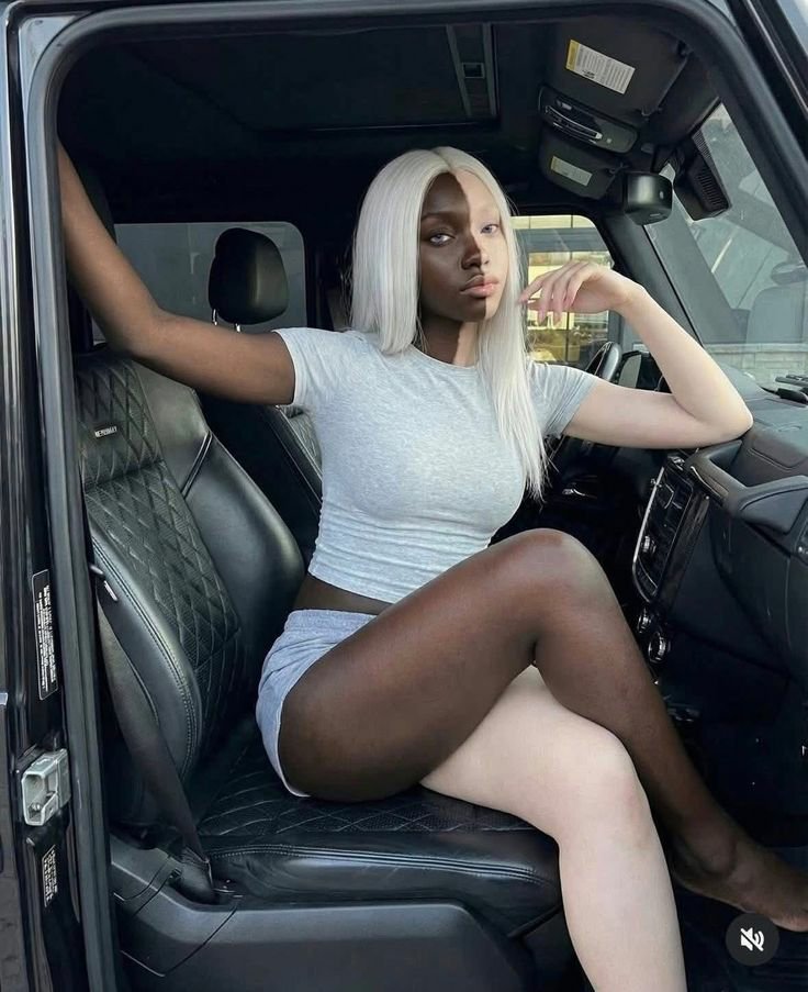 Clout_Chaser100's tweet image. Day 18: If life was fair, the richest man for be albino 😤😤