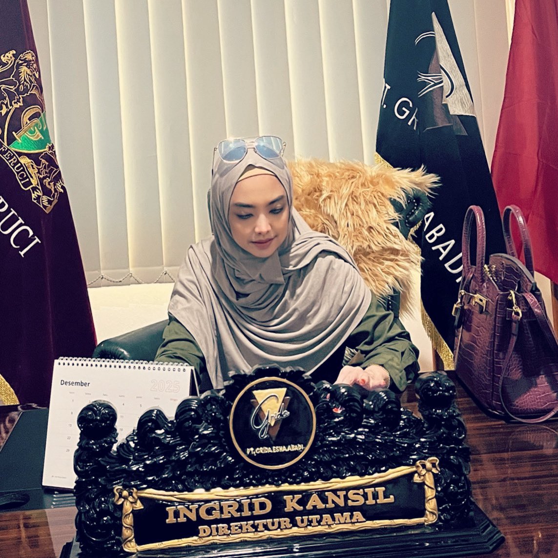 ingrid_kansil's tweet photo. Back to the office👩💻
Grateful for London days, family time, and a little healing.
Life is all about balance... tetap ikhtiar dlm menyeimbangkan antara Keluarga, tanggung jawab dan ibadah,
Happy monday gaeees, selamat beraktifitas📈
#ingridkansildiary
#ingridkansil
#officetime
#balanceyourlife