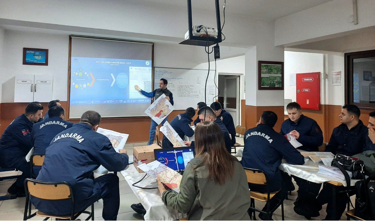 Giresun DKMP Müd. tarafından Keşap İlçe Jandarma Kom. per. yönelik olarak yaban hayatının korunması, avlanma konularında eğitim faaliyeti gerçekleştirildi. Eğitimde, yürürlükteki mevzuat hükümleri, yasak avlanma faaliyetleri ve denetimlere ilişkin bilgilendirme yapılmıştır.
