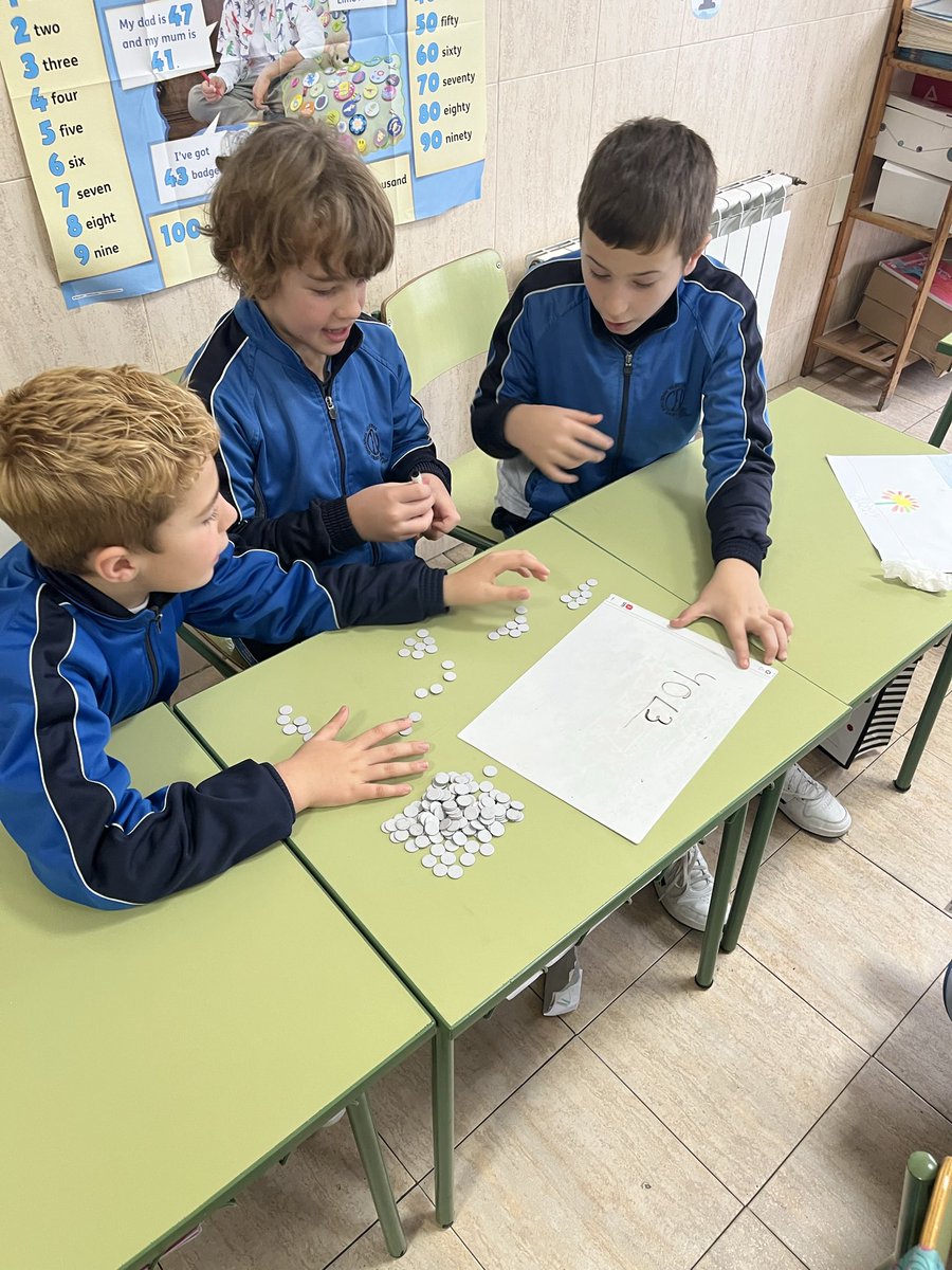 Los alumnos y alumnas del 2º ciclo aprenden contenidos nuevos y repasan los conceptos vistos en clase gracias al aprendizaje manipulativo y el aprendizaje por estaciones.
¡También se aprende sin libro y libreta!

#YoSoySagradoCorazón
#SaberMásParaServirMejor
#CuidarEsAmar