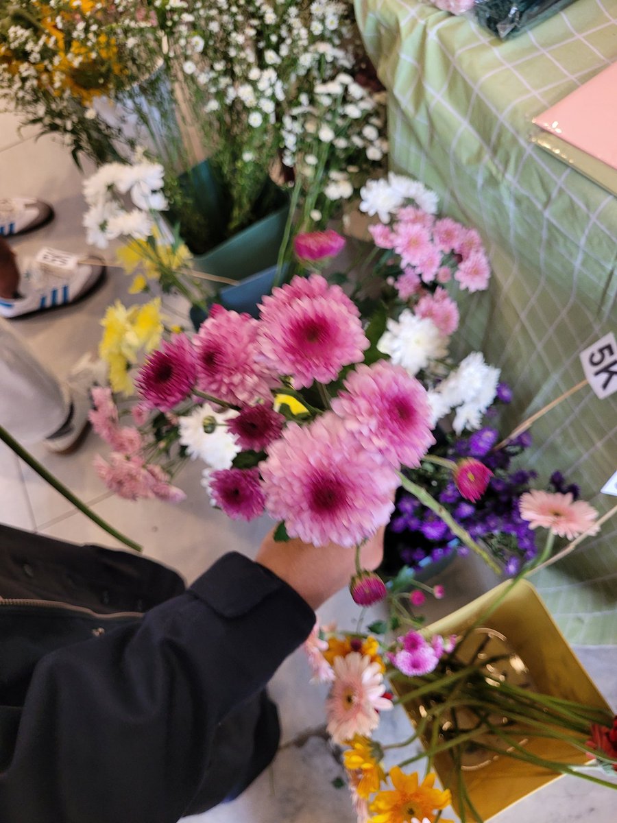 meisyapuspita's tweet photo. bonus photo beautiful flowers 💐🌼💕 to appeciate life more. https://t.co/Dktah64gys
