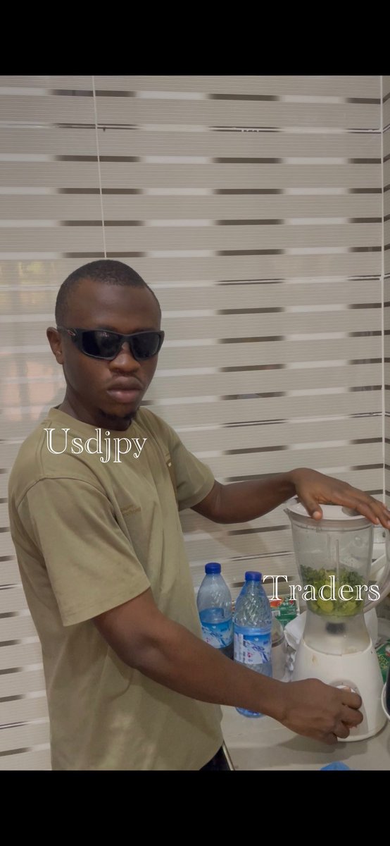 _slimpanda's tweet photo. Nobody: 

Usdjpy - traders that held their positions over the weekend 😂 https://t.co/5QdFt4Ew5i