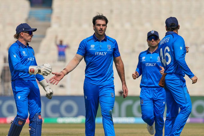 Grant Stewart: 1st player to pick a wicket for Italy in World Cup history 👏
