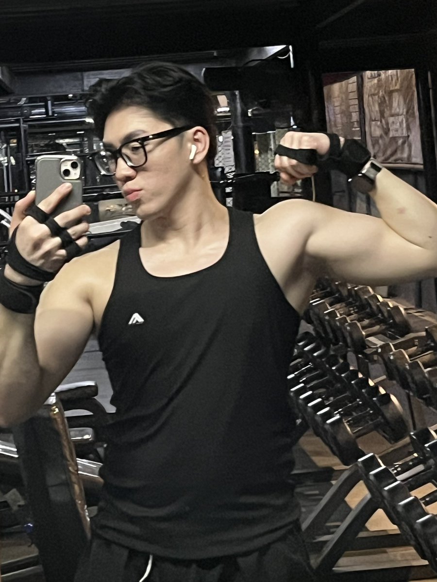 AJmesss's tweet image. btw i'm single 😛