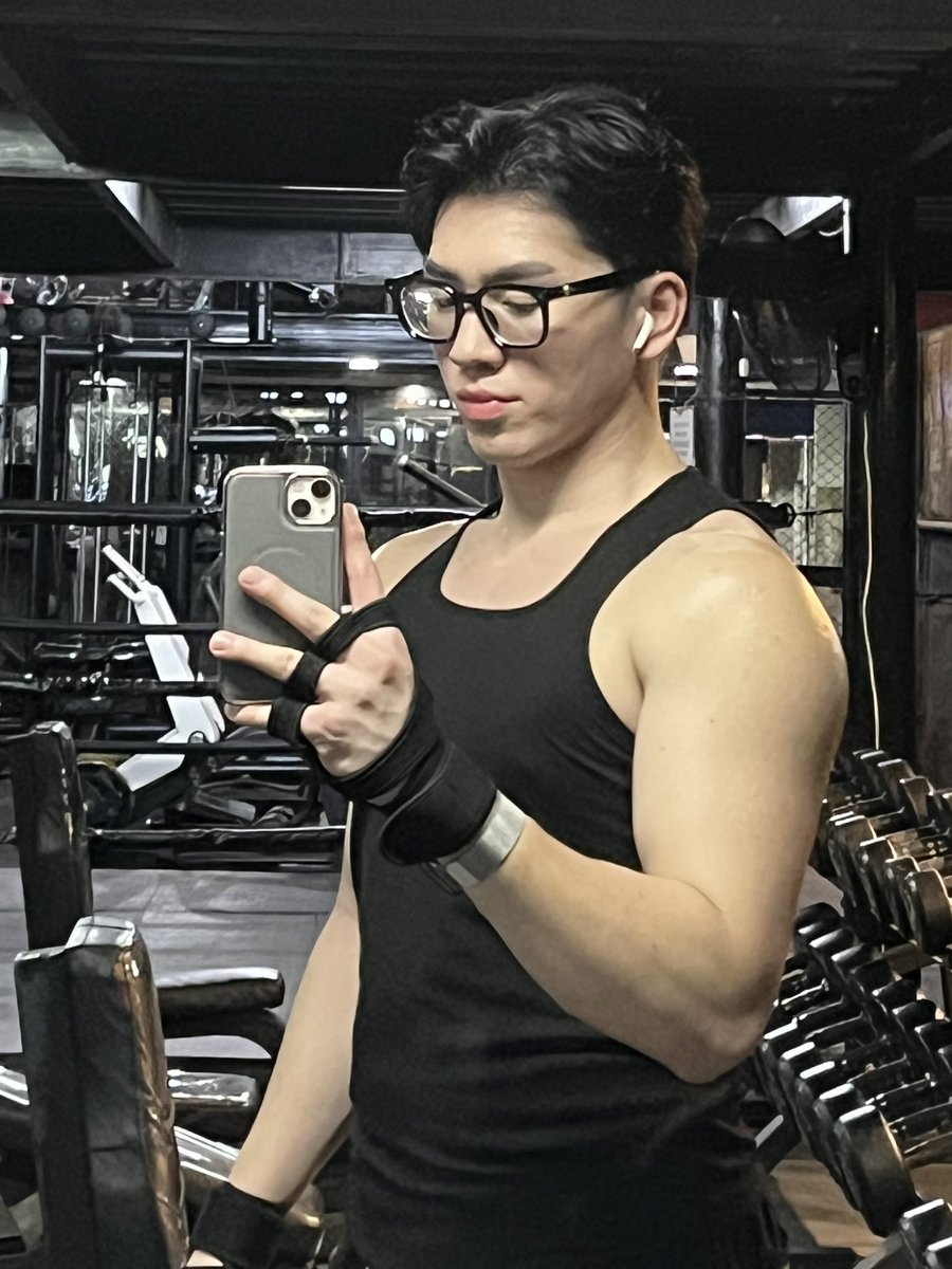 AJmesss's tweet image. btw i'm single 😛