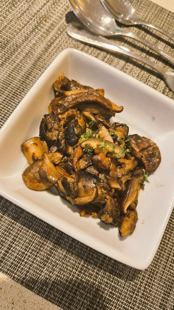 BreakPointBytes's tweet image. Snapper
Mushrooms 
Chicken with Asparagus 
Creme Brulee
#dinner #Foodie