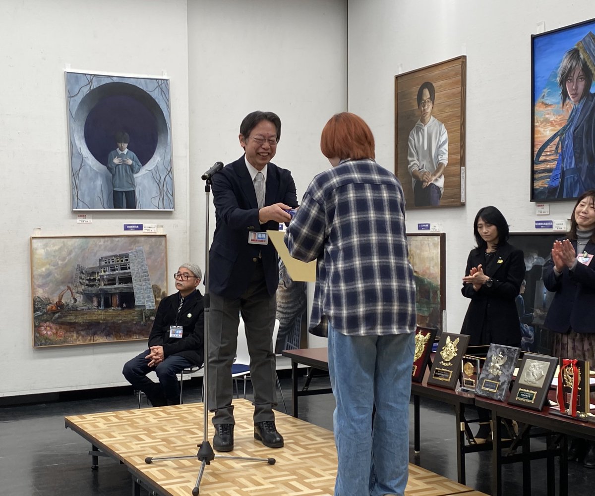 先週末は道展U21に作品を応募し見事㊗️知事賞、市長賞、STV賞、優秀賞、奨励賞に輝きました！✨
会場には多くの方が訪れていて間近で興味深く観賞される機会はありがたいですね。
#陶芸 #ceramic #彫刻 #木彫 #美術 #アート #立体 #造形
#北海道